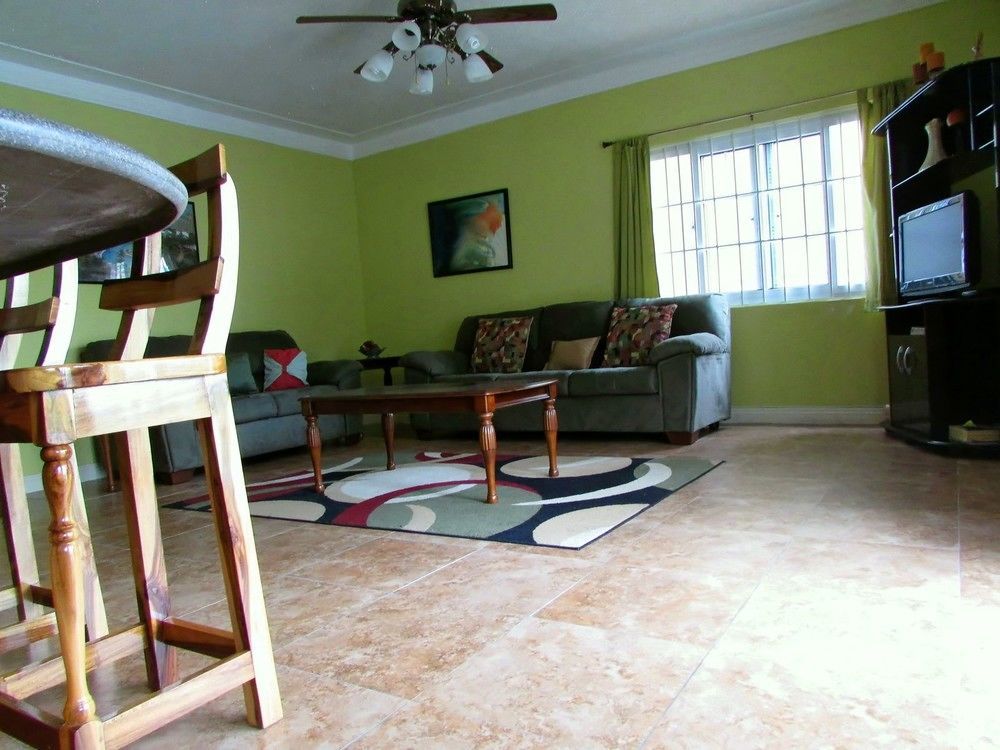 Centrally Located Guest Apartments Kingston Buitenkant foto