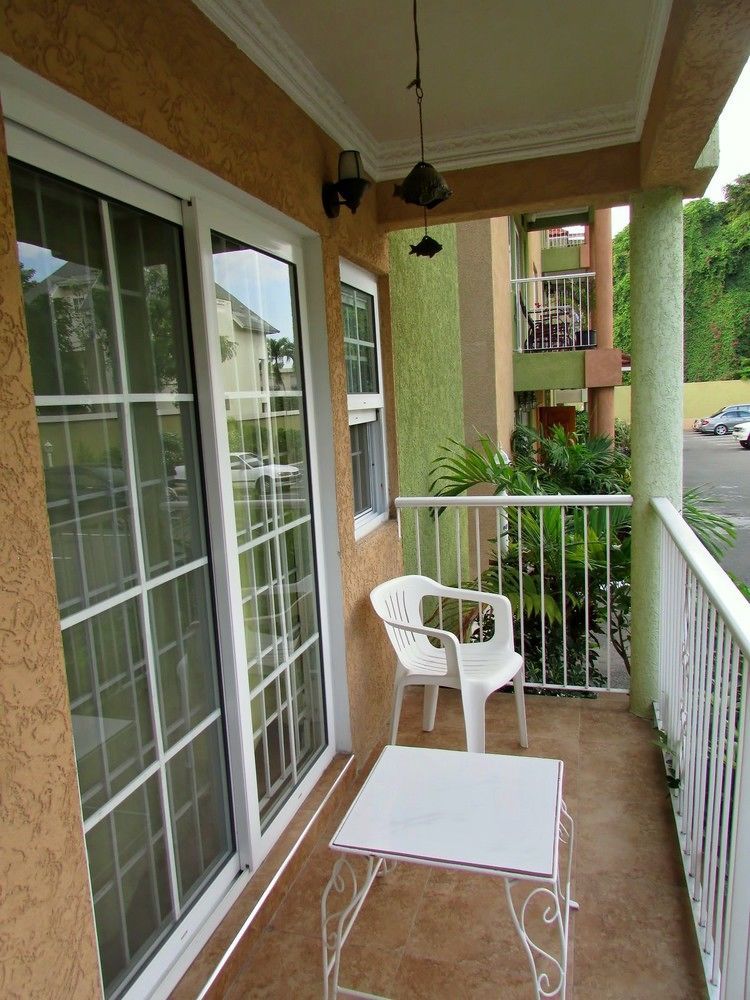 Centrally Located Guest Apartments Kingston Buitenkant foto