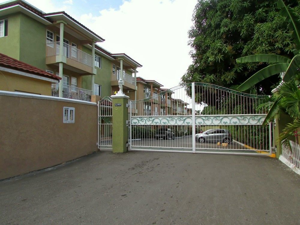 Centrally Located Guest Apartments Kingston Buitenkant foto