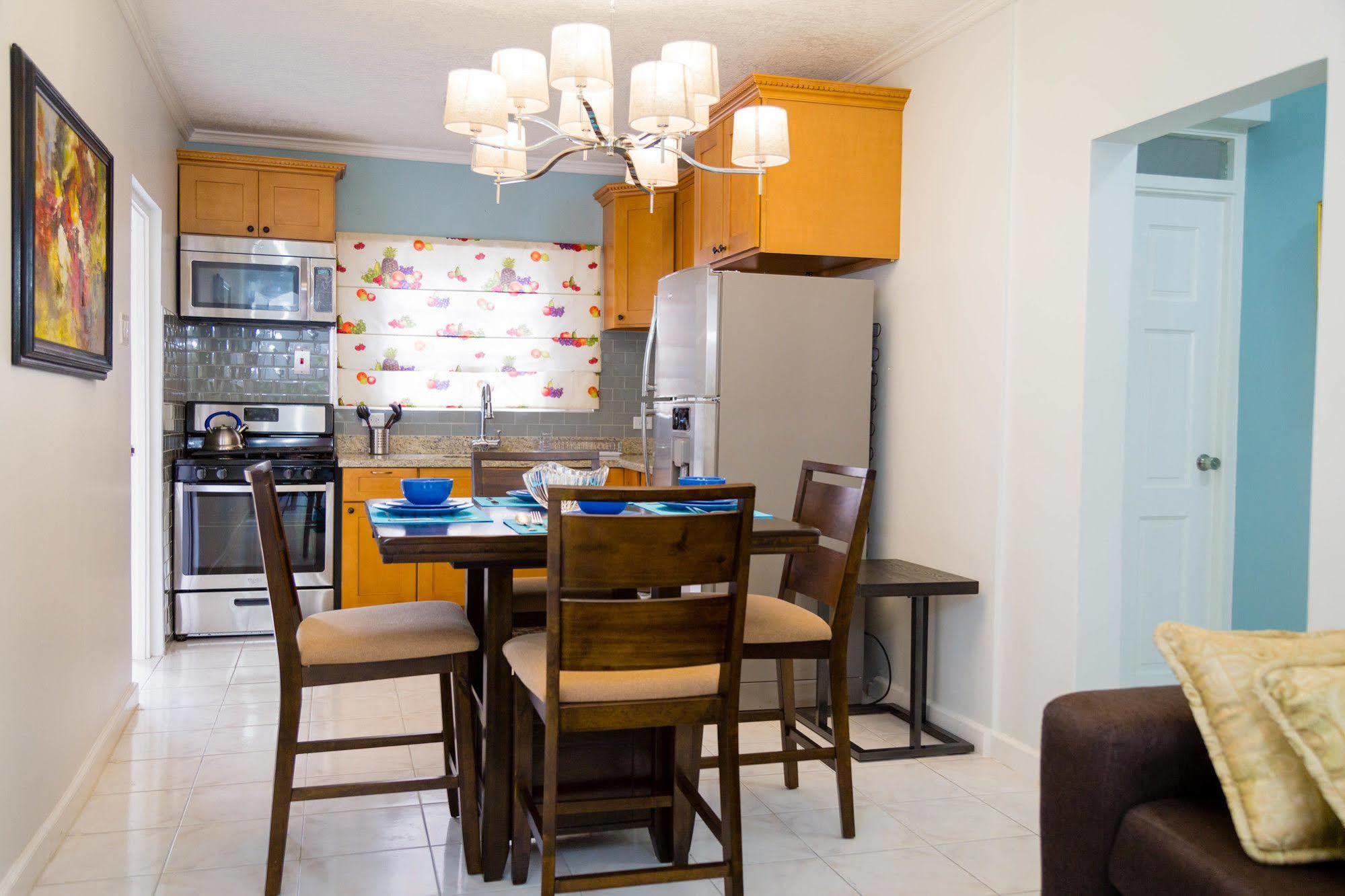 Centrally Located Guest Apartments Kingston Buitenkant foto