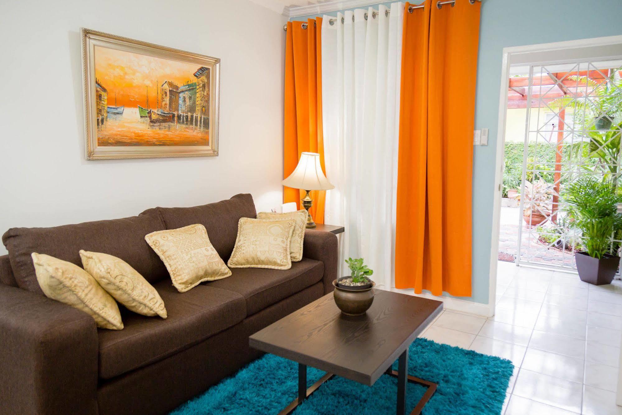 Centrally Located Guest Apartments Kingston Buitenkant foto