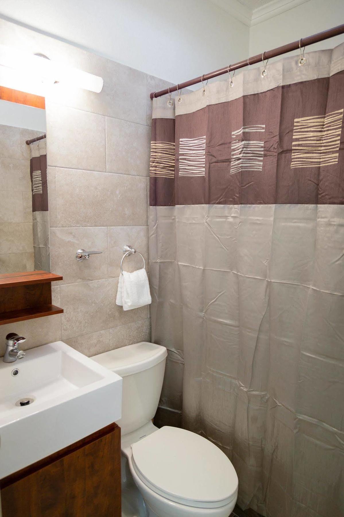 Centrally Located Guest Apartments Kingston Buitenkant foto