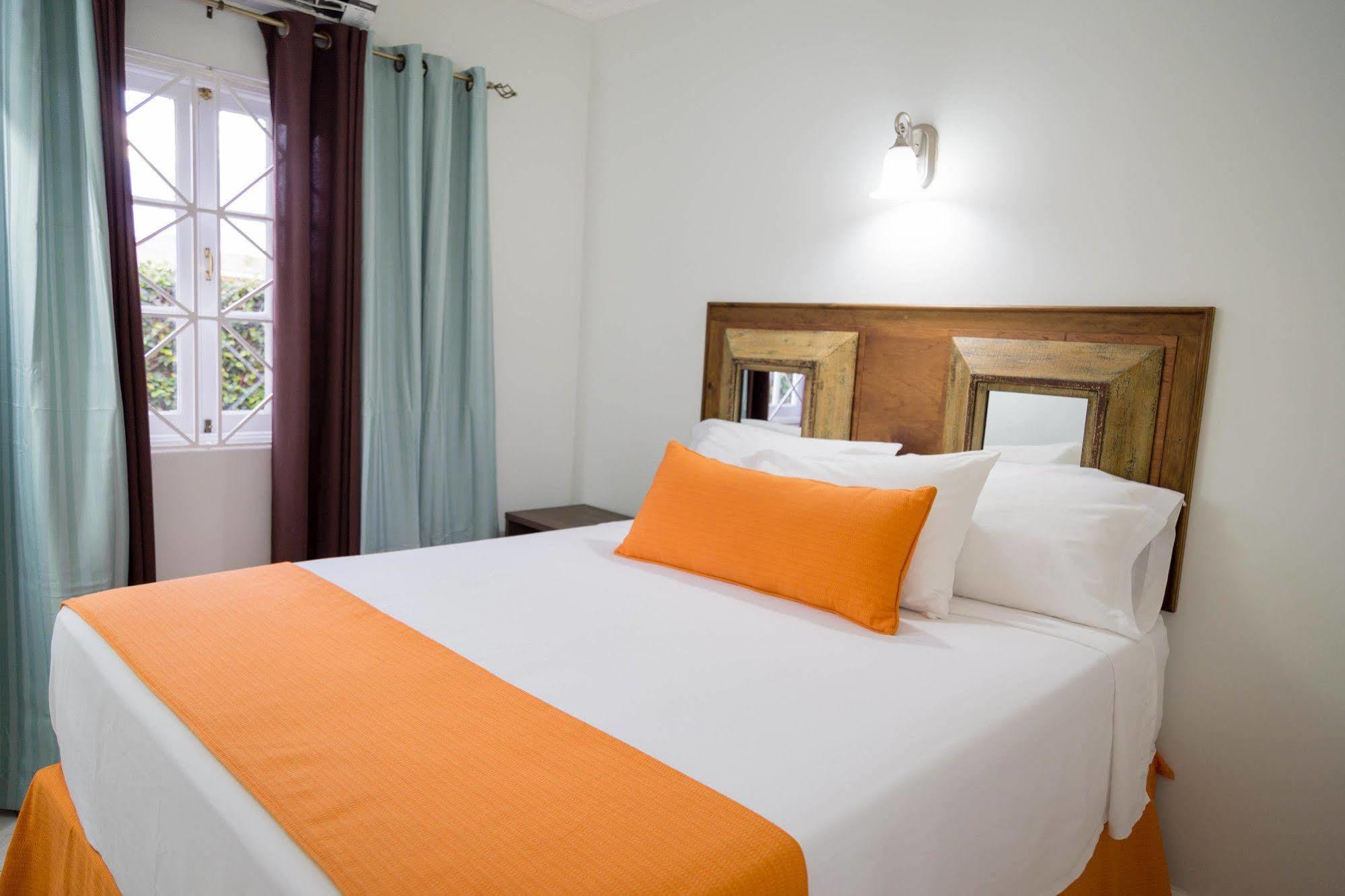 Centrally Located Guest Apartments Kingston Buitenkant foto