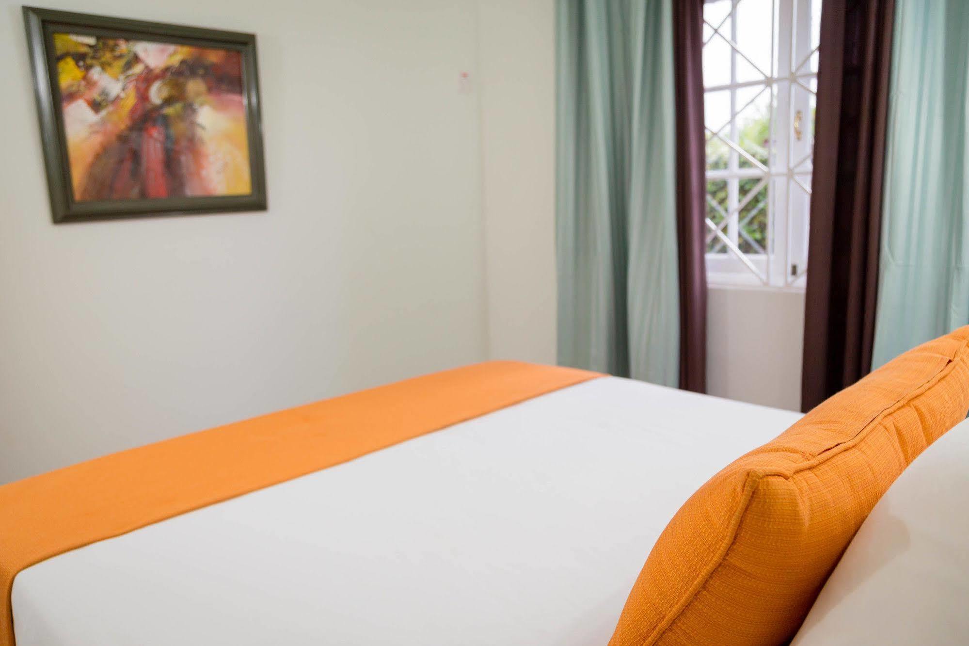 Centrally Located Guest Apartments Kingston Buitenkant foto