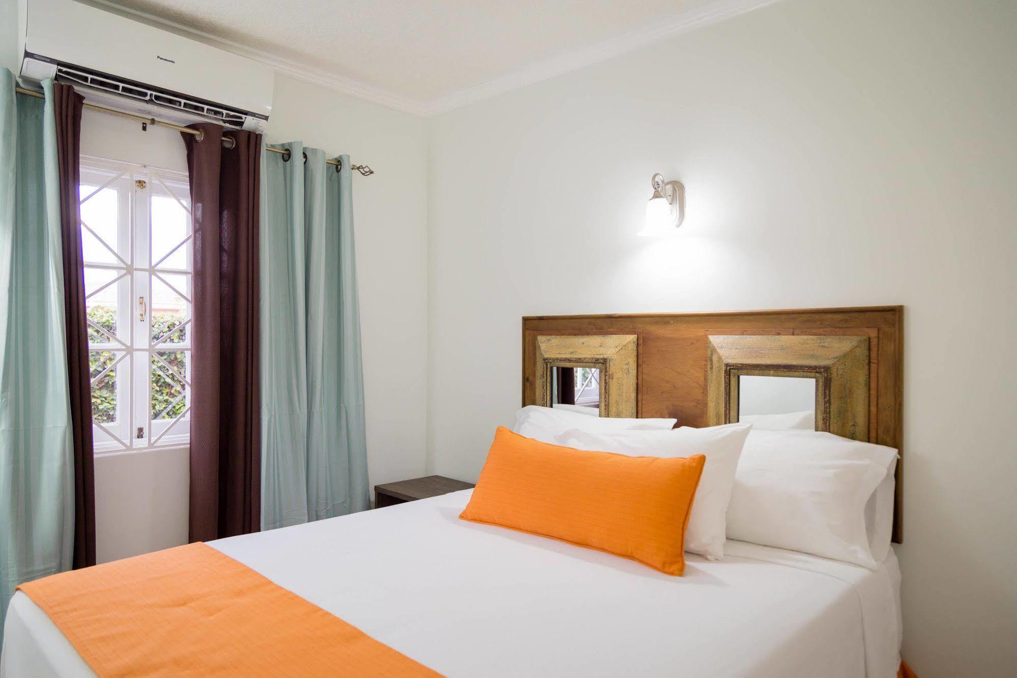 Centrally Located Guest Apartments Kingston Buitenkant foto